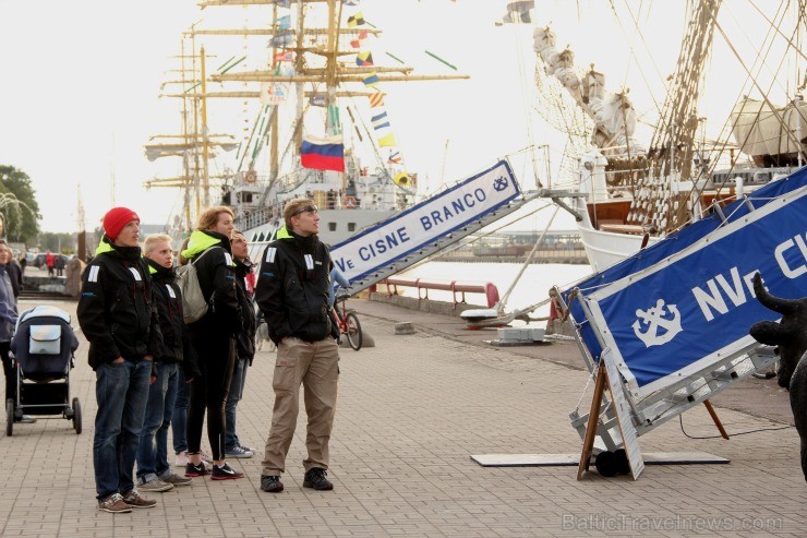 Starptautiskās burukuģu un jahtu regates The Tall Ships Races 2013 dalībnieki pirms došanās uz Rīgu ieradās Ventspilī, kur tos varēja apskatīt Ostas i 101336