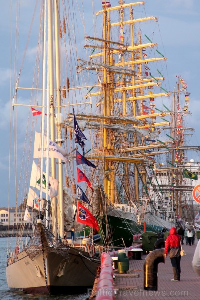 Starptautiskās burukuģu un jahtu regates The Tall Ships Races 2013 dalībnieki pirms došanās uz Rīgu ieradās Ventspilī, kur tos varēja apskatīt Ostas i 101347