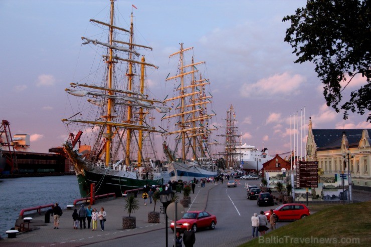 Starptautiskās burukuģu un jahtu regates The Tall Ships Races 2013 dalībnieki pirms došanās uz Rīgu ieradās Ventspilī, kur tos varēja apskatīt Ostas i 101349