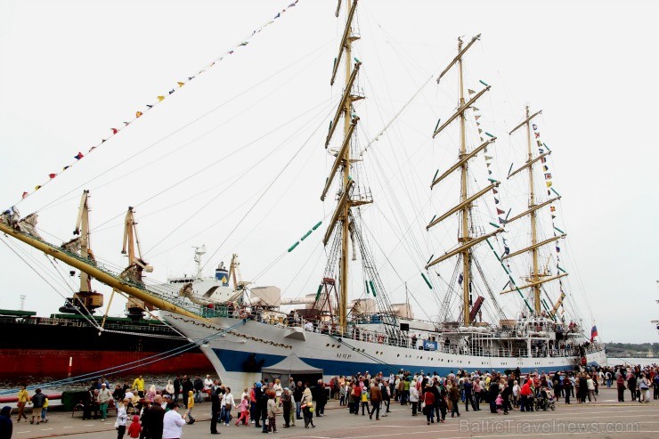 Starptautiskās burukuģu un jahtu regates The Tall Ships Races 2013 dalībnieki pirms došanās uz Rīgu ieradās Ventspilī, kur tos varēja apskatīt Ostas i 101357
