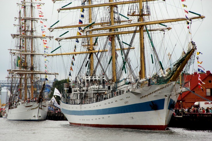 Starptautiskās burukuģu un jahtu regates The Tall Ships Races 2013 dalībnieki pirms došanās uz Rīgu ieradās Ventspilī, kur tos varēja apskatīt Ostas i 101367