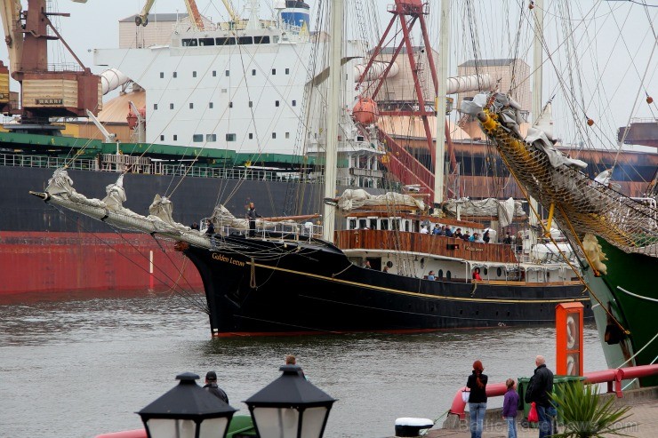 Starptautiskās burukuģu un jahtu regates The Tall Ships Races 2013 dalībnieki pirms došanās uz Rīgu ieradās Ventspilī, kur tos varēja apskatīt Ostas i 101381
