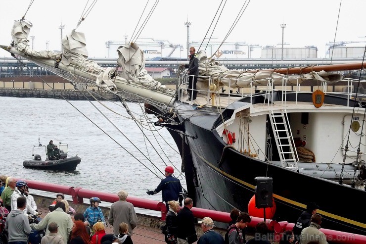 Starptautiskās burukuģu un jahtu regates The Tall Ships Races 2013 dalībnieki pirms došanās uz Rīgu ieradās Ventspilī, kur tos varēja apskatīt Ostas i 101383
