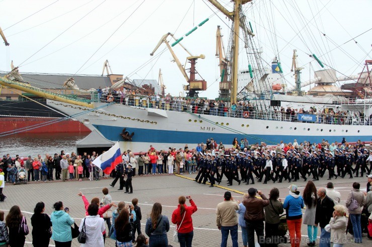 Starptautiskās burukuģu un jahtu regates The Tall Ships Races 2013 dalībnieki pirms došanās uz Rīgu ieradās Ventspilī, kur tos varēja apskatīt Ostas i 101393