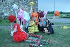 Līvānu pilsētas svētku ietvaros iedzīvotāji izveidojuši krāsainus ornamentus no ziediem. Foto: www.livani.lv 20