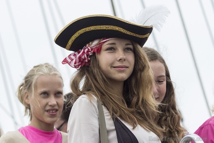 «The Tall Ships Races» pirmās dienas aktivitātes Rīgā pulcē tūkstošiem apmeklētāju 101518