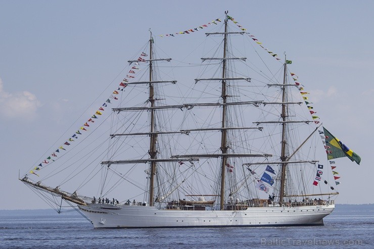 Svētdienas rītā kuģi pa Daugavu dodas Rīgas jūras līča virzienā, lai tālāk turpinātu ceļu uz regates nākamā sacensību posma starta vietu pie Ventspils 101759