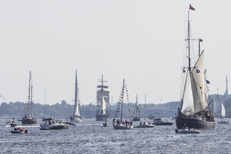 Ar buru parādi noslēdzas regates «The Tall Ships Races 2013» Rīgas posms 101784