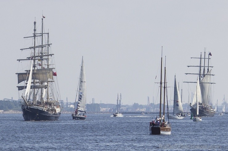 Ar buru parādi noslēdzas regates «The Tall Ships Races 2013» Rīgas posms 101798
