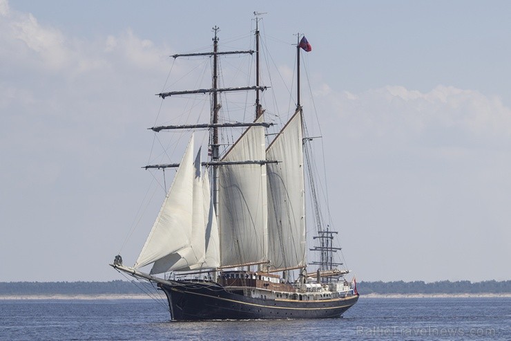 Ar buru parādi noslēdzas regates «The Tall Ships Races 2013» Rīgas posms 101800