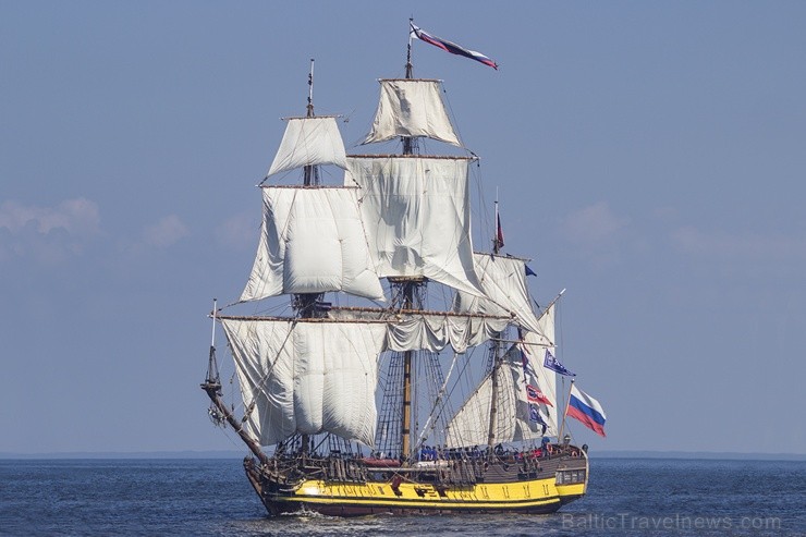 Ar buru parādi noslēdzas regates «The Tall Ships Races 2013» Rīgas posms 101808