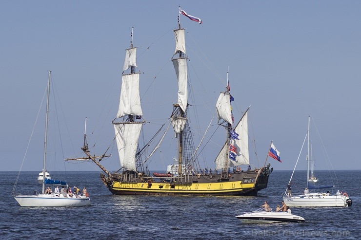 Ar buru parādi noslēdzas regates «The Tall Ships Races 2013» Rīgas posms 101813