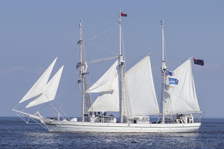 Ar buru parādi noslēdzas regates «The Tall Ships Races 2013» Rīgas posms 101818