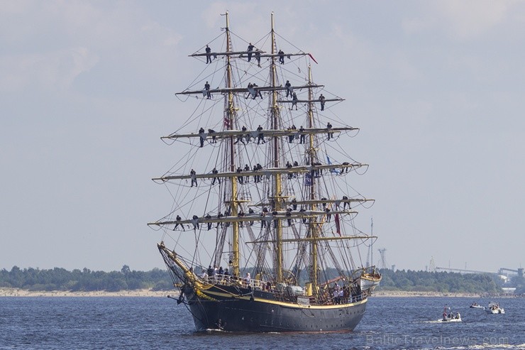Ar buru parādi noslēdzas regates «The Tall Ships Races 2013» Rīgas posms 101822