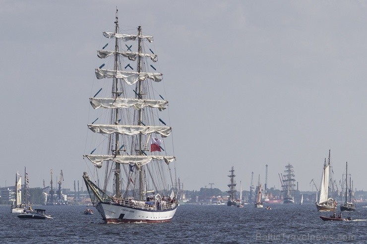 Ar buru parādi noslēdzas regates «The Tall Ships Races 2013» Rīgas posms 101827