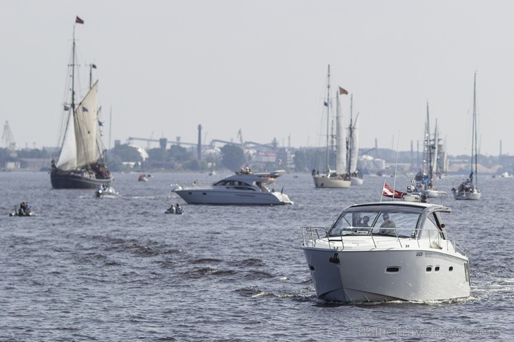 Ar buru parādi noslēdzas regates «The Tall Ships Races 2013» Rīgas posms 101839