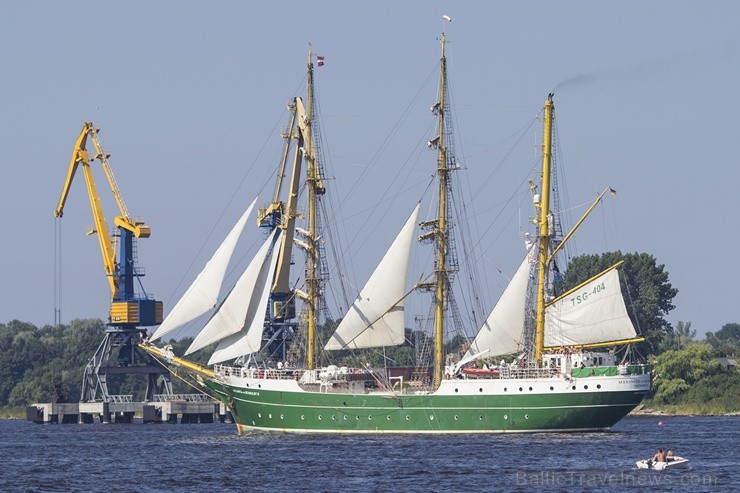 Ar buru parādi noslēdzas regates «The Tall Ships Races 2013» Rīgas posms 101857