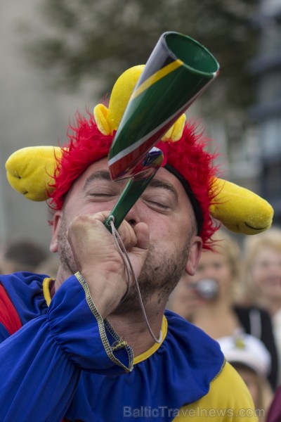 Starptautiskās regates komandu parāde pārsteidz rīdziniekus ar savu dažādību 102091