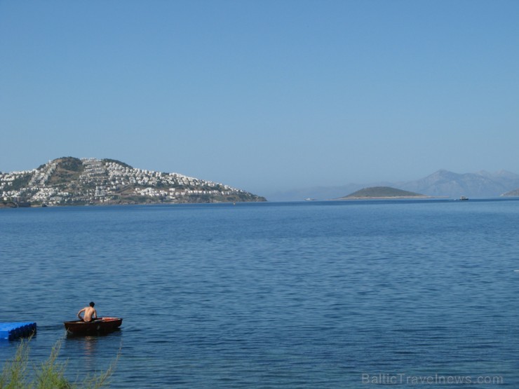 No Bodrumas viesnīcām paveras burvīgi skati uz Egejas jūru un pārējo apkārtni. 102283