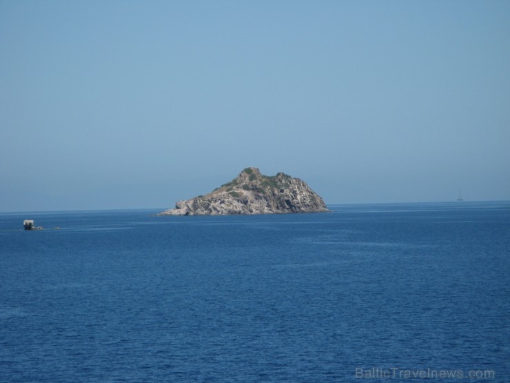 Viena no daudzajām saliņām Egejas jūrā. 102286