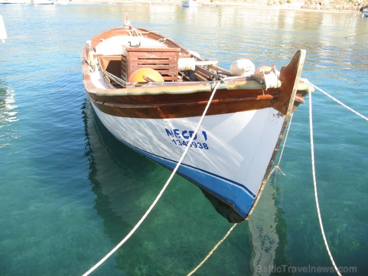 Egejas jūra ir pievilcīga, pie viesnīcām un speciālās peldvietās var tajā brīvi peldēties, zivju un citu jūras iemītnieku bagātība svaiga nonāk vietēj 102299