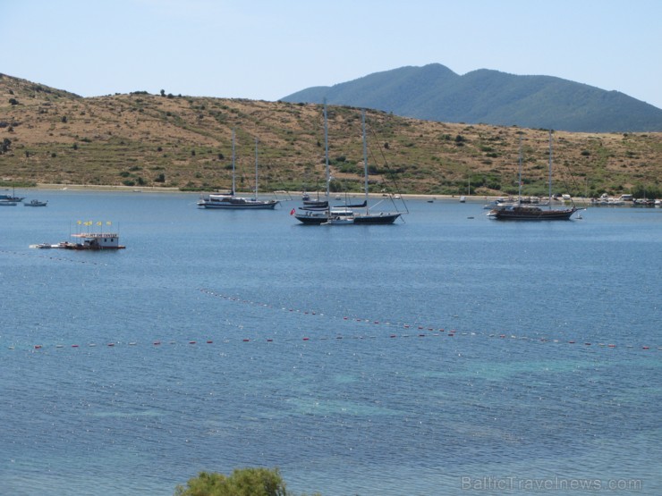 Egejas jūra ir pievilcīga, pie viesnīcām un speciālās peldvietās var tajā brīvi peldēties, zivju un citu jūras iemītnieku bagātība svaiga nonāk vietēj 102302