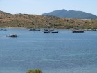 Egejas jūra ir pievilcīga, pie viesnīcām un speciālās peldvietās var tajā brīvi peldēties, zivju un citu jūras iemītnieku bagātība svaiga nonāk vietēj 25