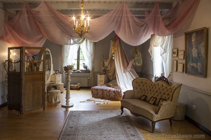 Minhauzena sievas Jakobīnes istabā Jūs redzēsiet 18. gadsimta īstenu dāmu paradīzes stūrīti 102603