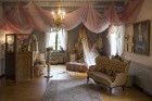 Minhauzena sievas Jakobīnes istabā Jūs redzēsiet 18. gadsimta īstenu dāmu paradīzes stūrīti 4