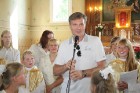 Bijušais baņķieris Arnolds Ļaksa ir atgriezies tēva mājās pie Dridza ezera un cer palīdzēt Skaistas Svētā Antona Romas katoļu baznīcai 44