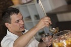 Restorānā Džems kokteiļus gatavo pats īpašnieks - bārmenis Jānis Žīgurs - www.dzems.lv 2