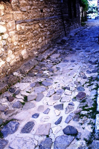 Nesebrā ir saglabājušies vērtīgi dažādu laikmetu vēstures pieminekļi – romiešu valdīšanas perioda un viduslaiku cietokšņa sienas. Foto sponsors: www.n 103316