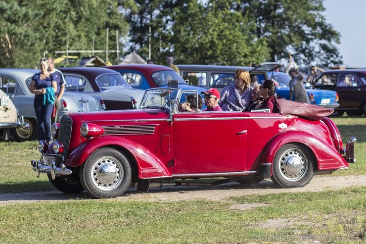 «Rīga Retro 2013» dalībnieki viesojas Latvijas Etnogrāfiskajā brīvdabas muzejā 103597