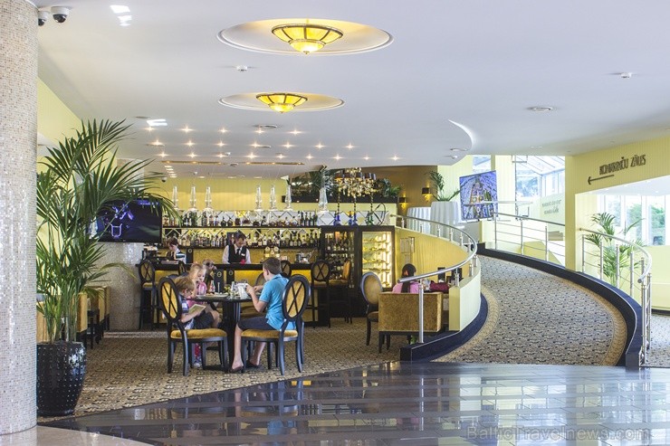 Omulīgais Lobby bārs ir vieta, kur sākt dienu ar tasi aromātiskas kafijas un pavadīt vakaru, baudot labākos kokteiļus Jūrmalā Omulīgais Lobby bārs ir vieta, kur sākt dienu ar tasi aromātiskas kafijas un pavadīt vakaru, baudot labākos kokteiļus Jūrmalā 103649