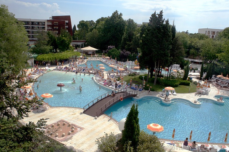 Albena - viens no retajiem Bulgārijas kūrortu kompleksiem, kurā nav vietējo iedzīvotāju.
Foto sponsors: www.novatours.lv Albena - viens no retajiem Bulgārijas kūrortu kompleksiem, kurā nav vietējo iedzīvotāju.
Foto sponsors: www.novatours.lv 103662
