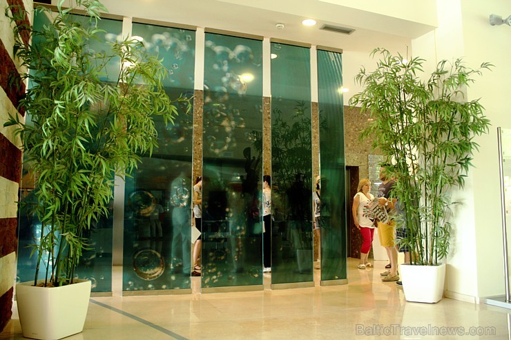 Albena - viens no retajiem Bulgārijas kūrortu kompleksiem, kurā nav vietējo iedzīvotāju.
Foto sponsors: www.novatours.lv Albena - viens no retajiem Bulgārijas kūrortu kompleksiem, kurā nav vietējo iedzīvotāju.
Foto sponsors: www.novatours.lv 103663