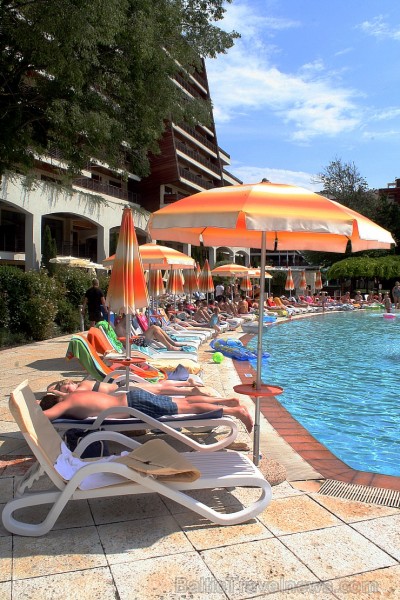 Albena - viens no retajiem Bulgārijas kūrortu kompleksiem, kurā nav vietējo iedzīvotāju.
Foto sponsors: www.novatours.lv Albena - viens no retajiem Bulgārijas kūrortu kompleksiem, kurā nav vietējo iedzīvotāju.
Foto sponsors: www.novatours.lv 103671
