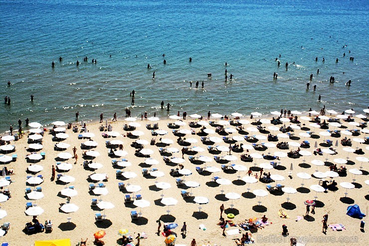 Vairāk nekā 120 dažādas viesnīcas, kuras ir izvietotas jūras krastā padara Saulaino krastu par brīnišķīgu oāzi.
Foto sponsors: www.novatours.lv 103931