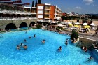 Vairāk nekā 120 dažādas viesnīcas, kuras ir izvietotas jūras krastā padara Saulaino krastu par brīnišķīgu oāzi.
Foto sponsors: www.novatours.lv 32