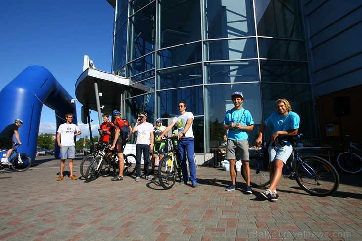 Gatavojoties 8. septembrī gaidāmajam 23. Latvijas riteņbraucēju Vienības velobraucienam, piektdien Rīgā notika lielajam velonotikumam veltīts slēpņoša 104147