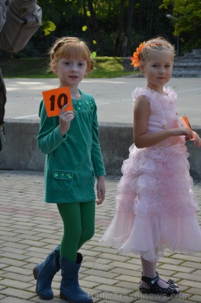 Vasaras izskaņā, 24. augustā, Krāslavas pilsētas estrādi pārņēma svētku noskaņa. Un ne velti! Jo te notika otrais Rudo saiets. Foto: www.visitkraslava Vasaras izskaņā, 24. augustā, Krāslavas pilsētas estrādi pārņēma svētku noskaņa. Un ne velti! Jo te notika otrais Rudo saiets. Foto: www.visitkraslava 104291