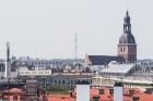 No terases paveras iedvesmojošs skats uz Rīgas jumtu romantisko arhitektūru un to noslēpumaino pasauli - www.galleriariga.lv 8
