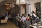 Vecrīgā, blakus četrzvaigzņu viesnīcai Radi un Draugi (Mārstaļu ielā 1), ir atvēries Heinriha Erharda restorāns HEs - www.hegroup.lv 5