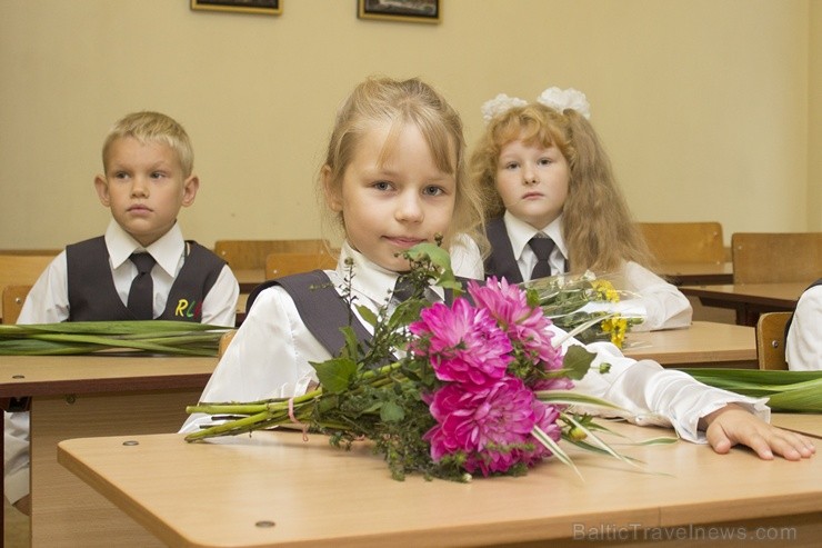 Pirmā skolas diena pavadīta Rīgas Lietuviešu vidusskolā 104552