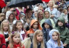 Ikšķiles vidusskolā ienāk 1. septembra svētki. Foto sponsors: www.LatvijasCentrs.lv 3
