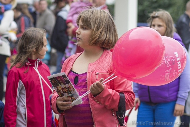 Tirdzniecības centrā Dole notikušas Lielās skolas dienas svinības 104654