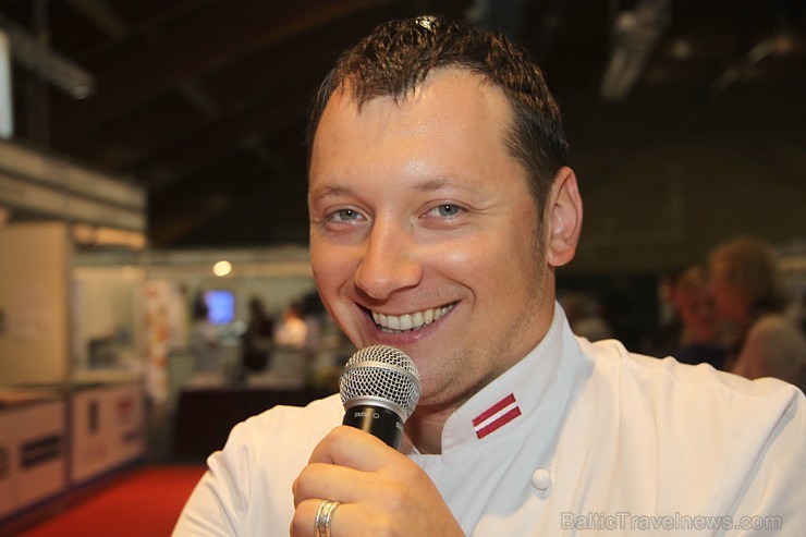 Latvijas pavārzeļļu konkursu, kas notika 5.09.2013, moderē restorāna «Bibliotēka nr. 1» šefpavārs Māris Jansons. Vairāk informācijas - www.chef.lv 104813