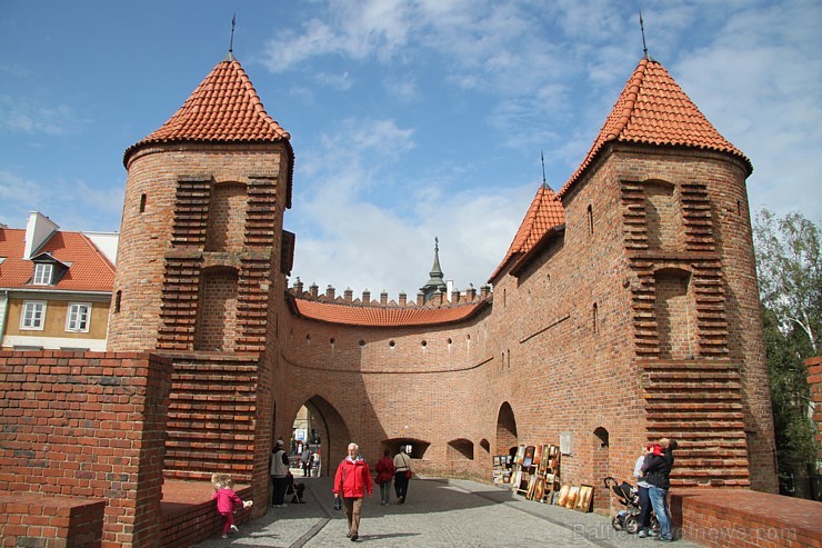 2013. gada septembra sākumā Travelnews.lv redakcija apmeklēja vienas dienas ekskursijā Polijas galvaspilsētu Varšavu. Vairāk informācijas - www.warsaw 105354