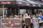Balso par S. Brevinga restorāna vasaras terasi šeit: www.travelnews.lv 45