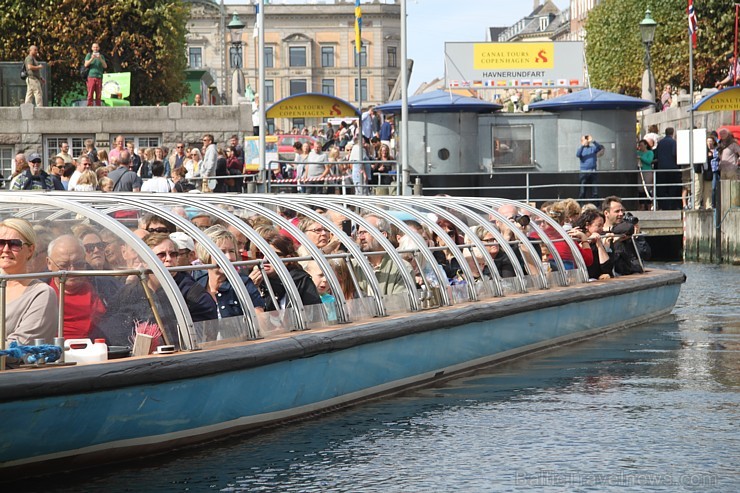 Dānijas galvaspilsētu Kopenhāgenu var ērti apskatīt ar liellaivas palīdzību - www.visitcopenhagen.com Dānijas galvaspilsētu Kopenhāgenu var ērti apskatīt ar liellaivas palīdzību - www.visitcopenhagen.com 105653
